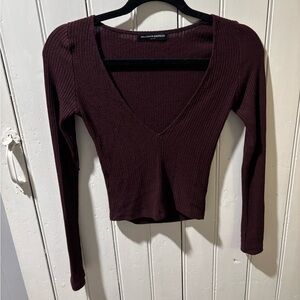 💕3/$25💕 Brandy Melville Vneck Long Sleeve Crop Top